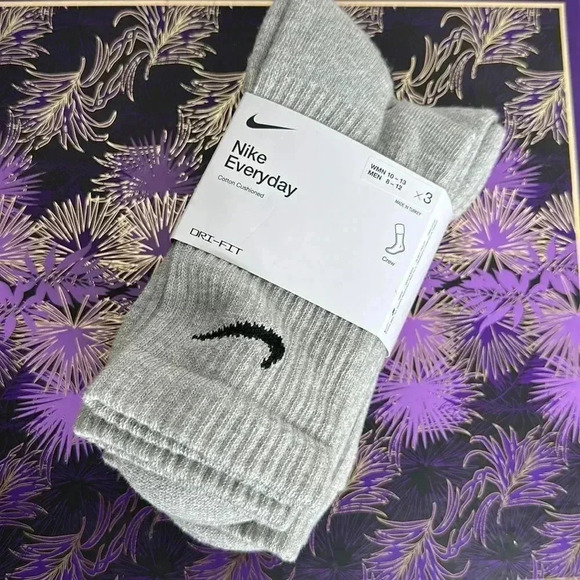 Nike Gray Crew Socks - Picture 1 of 4